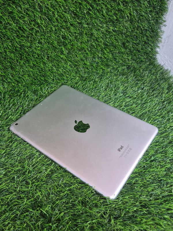 Планшет Apple iPad Air (1-го поколения)