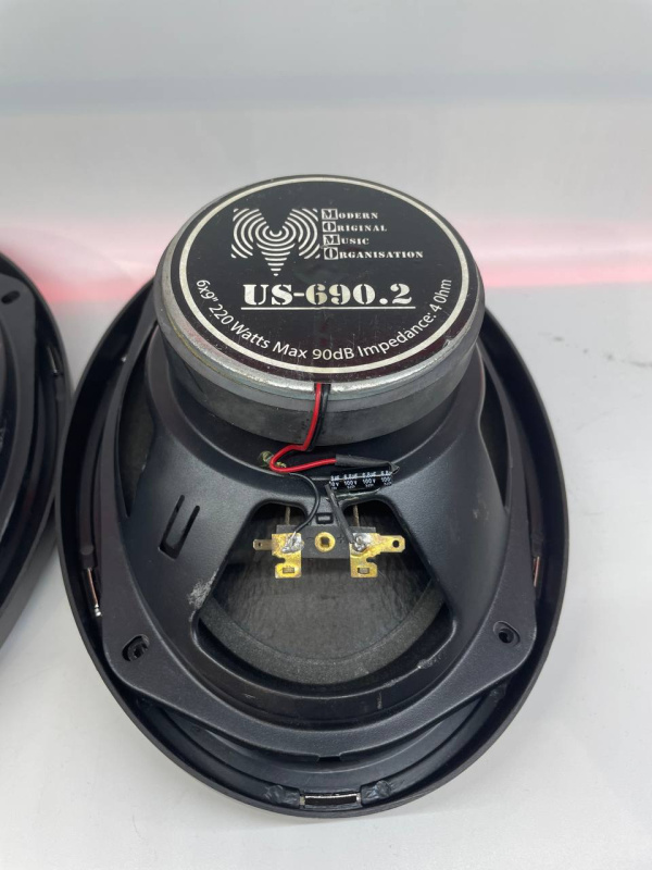 Авто сабвуфер Moma us690.2