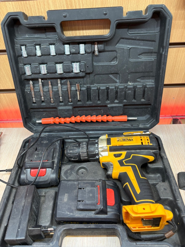 Шуруповерт Dewalt Не указана