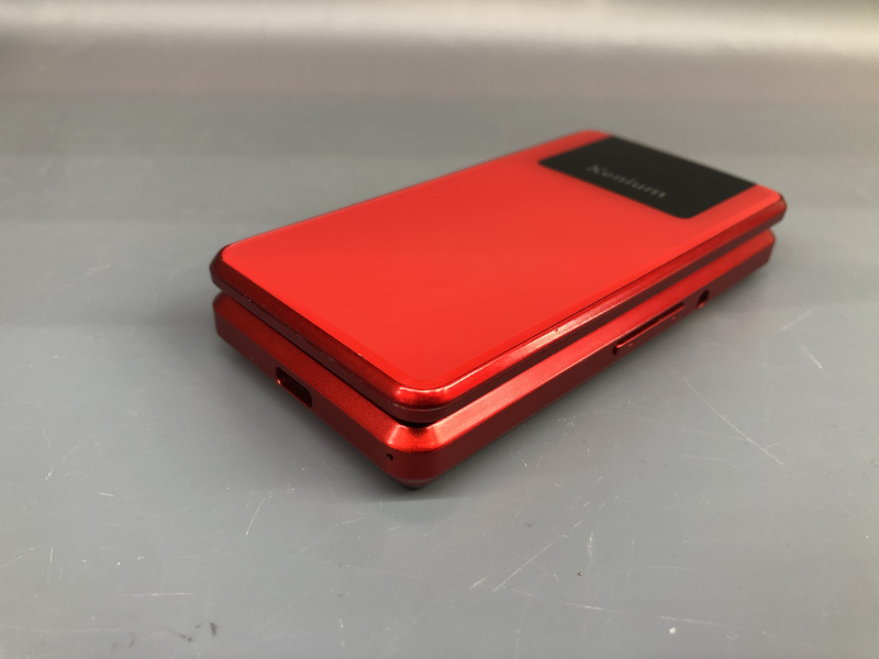 Мобильный телефон Xenium 1