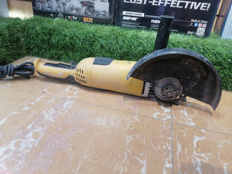 Болгарка Wert EAG 2023T