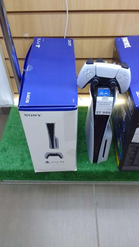 Игровая приставка Sony CFI-2016