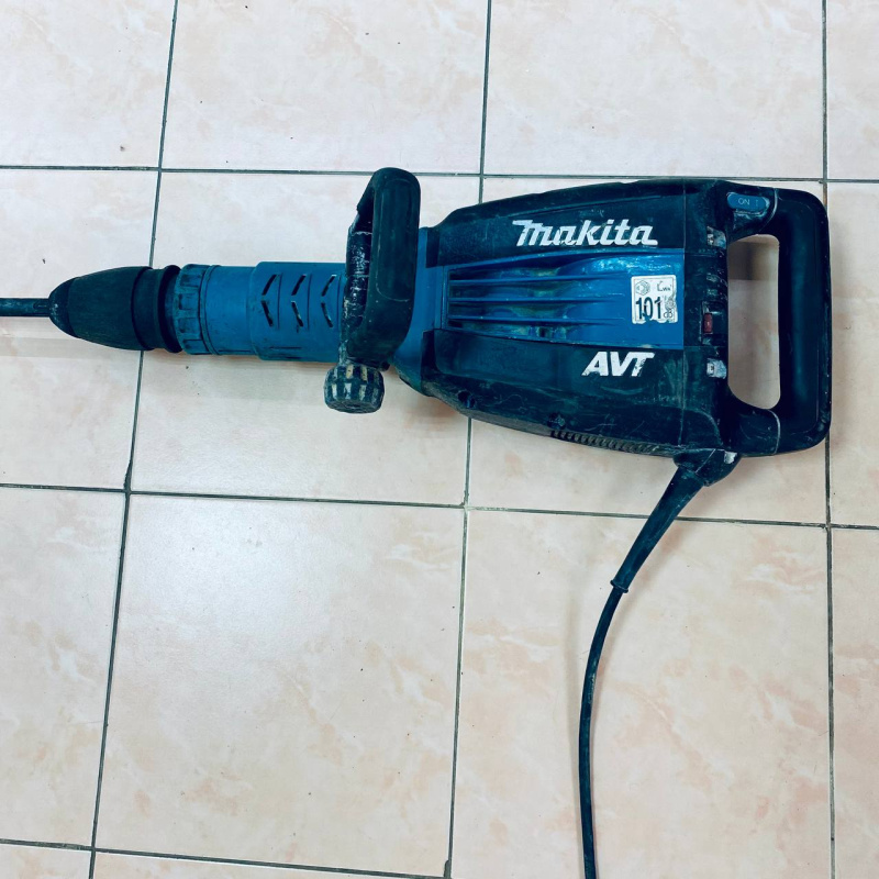 Отбойный молоток Makita HM1414C