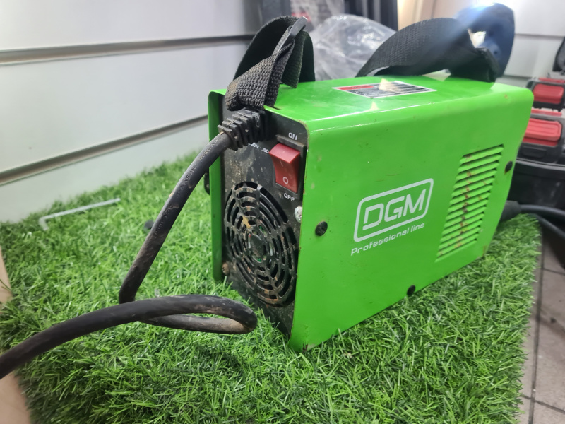 Сварочный аппарат - инвертор ММА DGM ARC-220