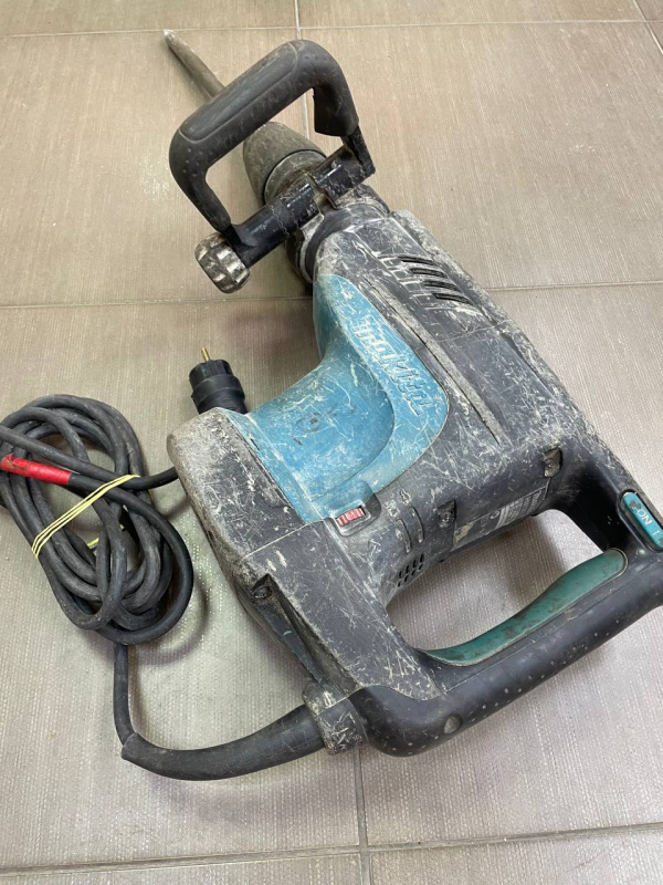 Отбойный молоток Makita hm1203c