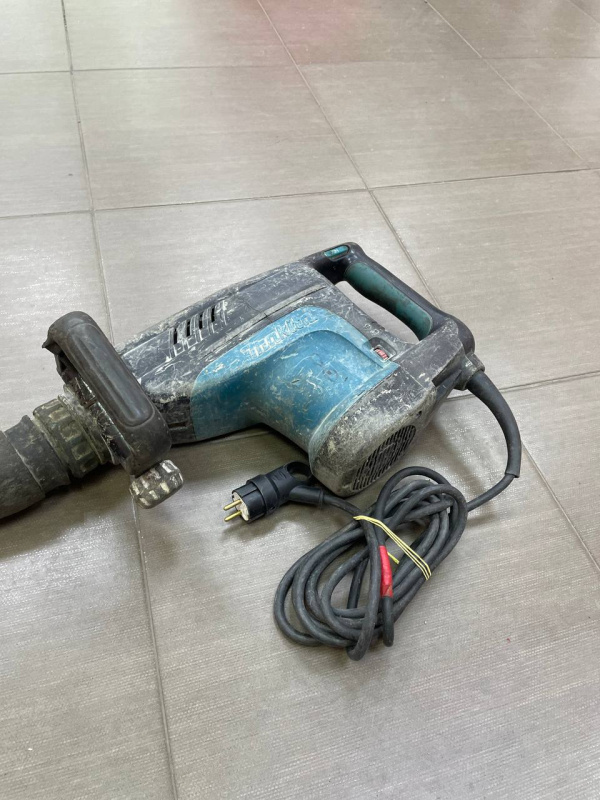 Отбойный молоток Makita hm1203c