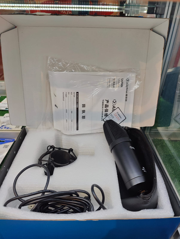 Микрофон Alctron UM900