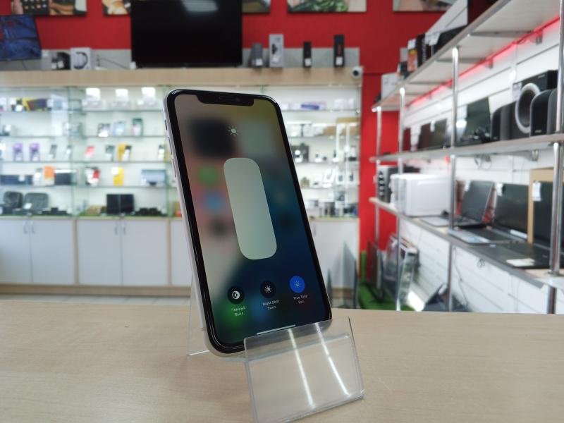 Мобильный телефон Apple iPhone 11