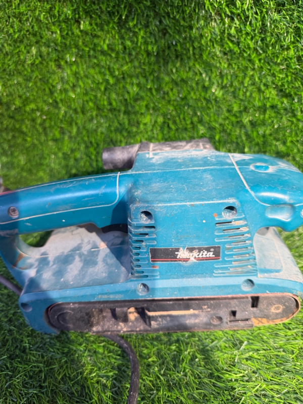 Шлифмашинка Makita 9910