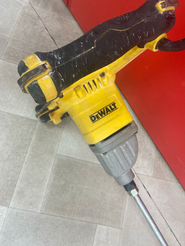 Строительный миксер Dewalt DWD 241
