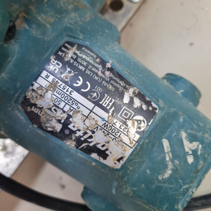 Циркулярная пила Makita 1