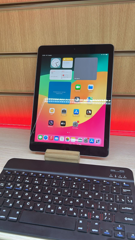 Планшет Apple iPad (6-го поколения) (2018)