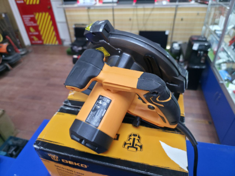 Циркулярная пила Deko dkcs1800 laser