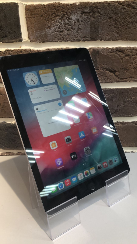 Планшет Apple iPad (6-го поколения) (2018)