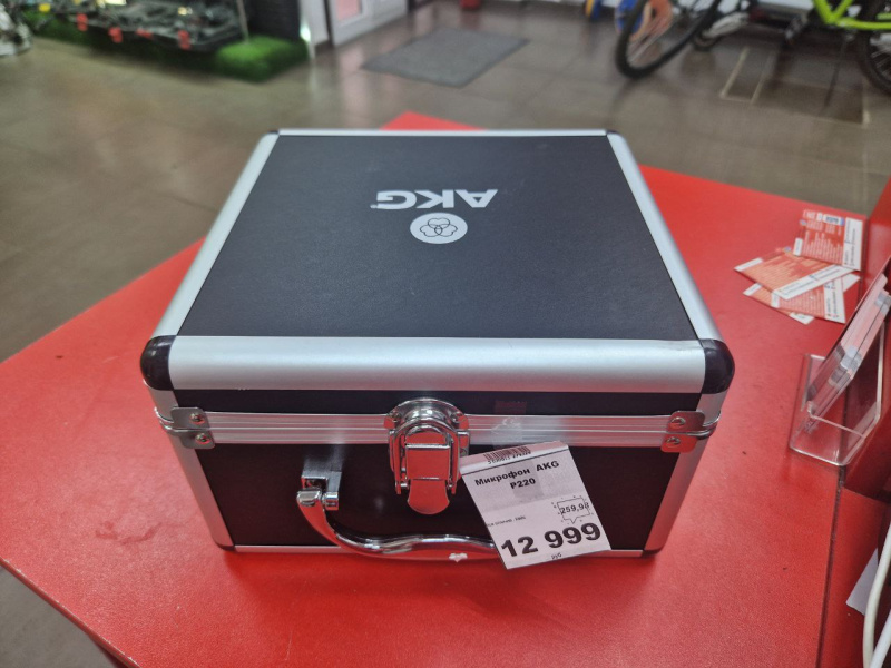 Микрофон  AKG P220