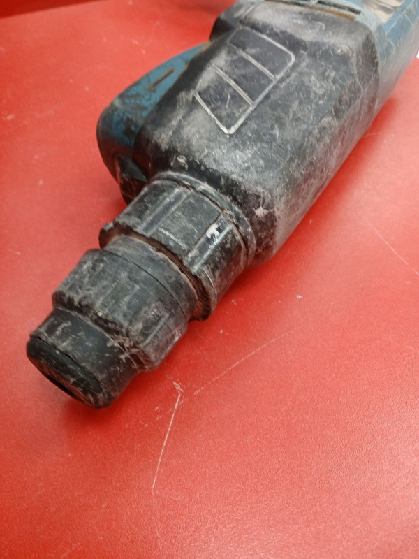 Перфоратор Makita hr2630