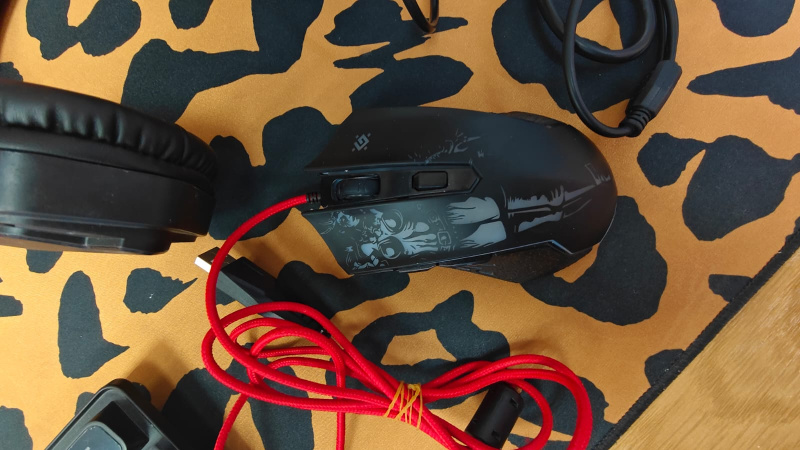 Клавиатура  + Мышь, коврик и наушники