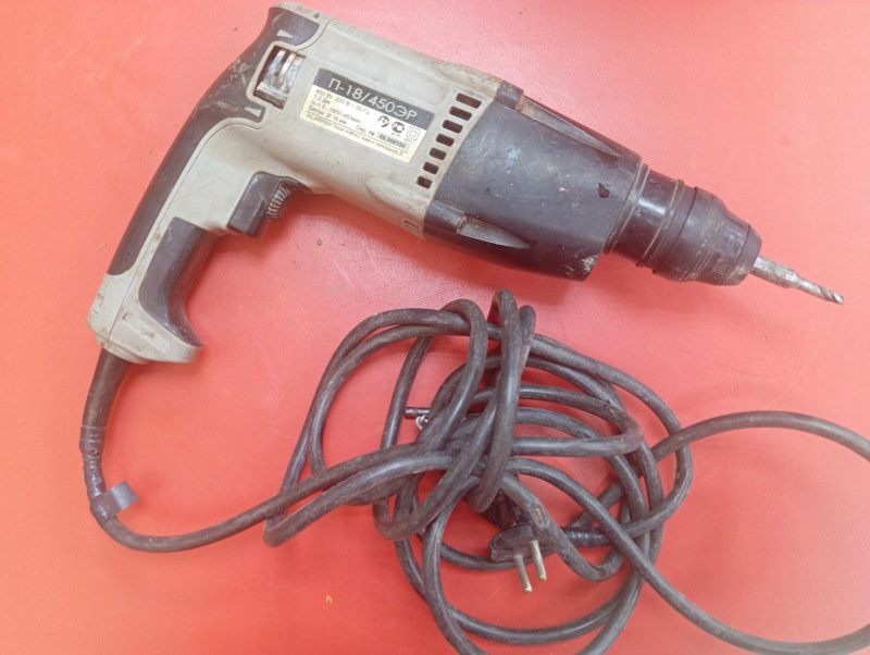 Перфоратор Интерскол П-18/450ЭР