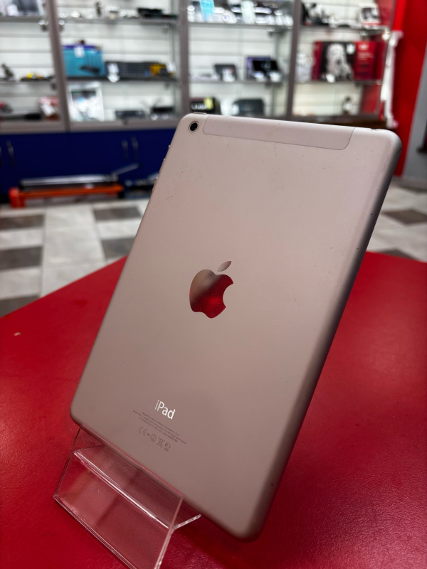 Планшет Apple iPad (1-го поколения) (2010)