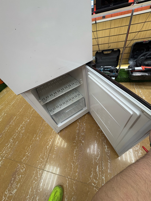 Холодильник Indesit DSN 16