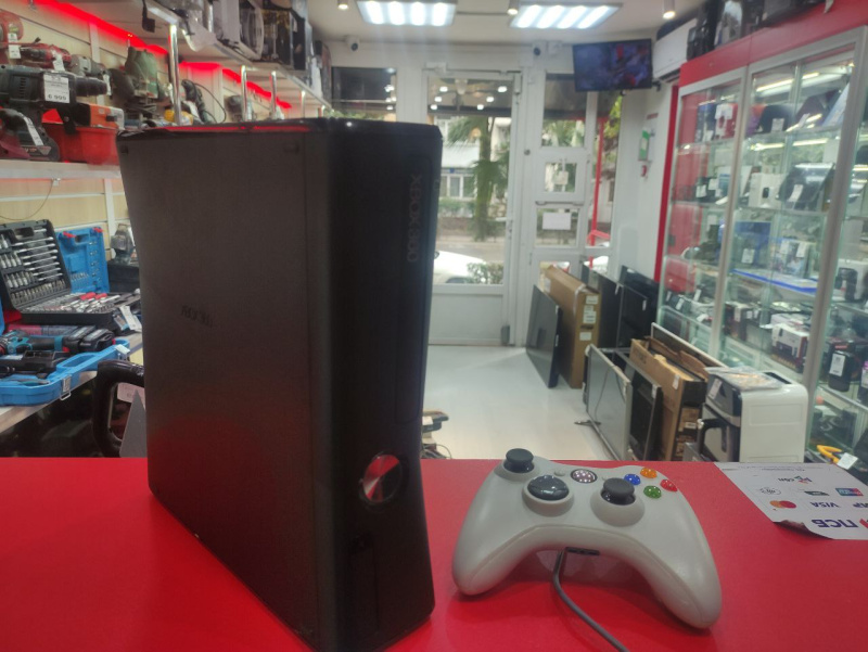 Игровая приставка Xbox 360