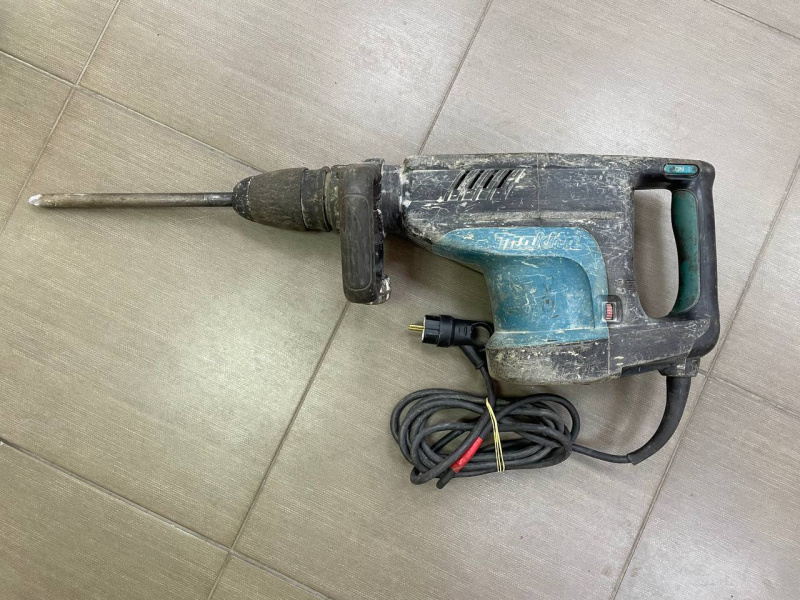 Отбойный молоток Makita hm1203c