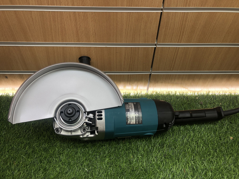 Болгарка Makita 9069