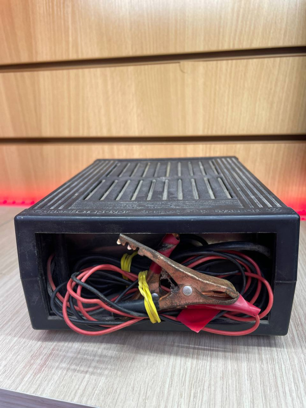 Авто аксессуар Автомобильное зарядное устройство Вымпел 20