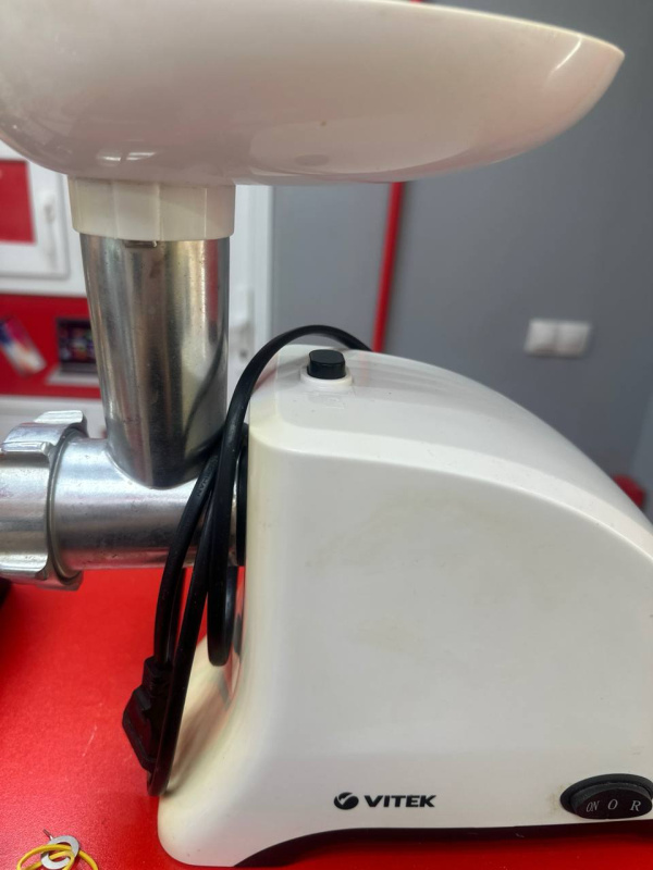 Мясорубка  Vitek VT3611