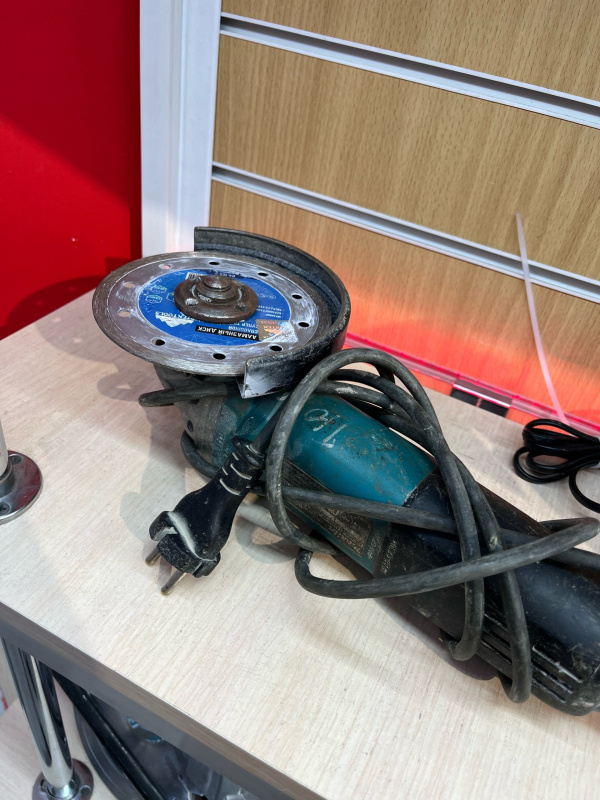 Болгарка  МАКИТА 125