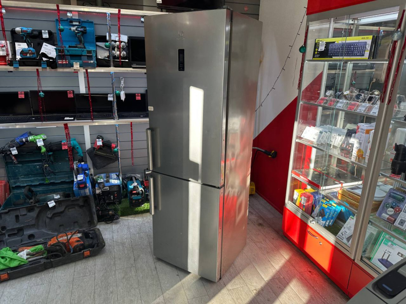 Холодильник Indesit DF 6180 W