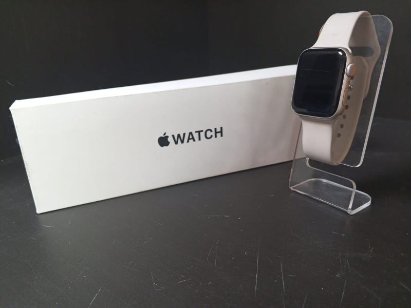 Часы смарт Apple SE 2