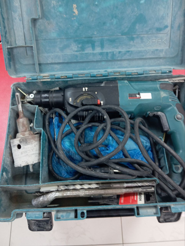 Перфоратор Makita HR2470