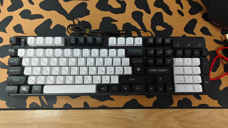 Клавиатура  + Мышь, коврик и наушники