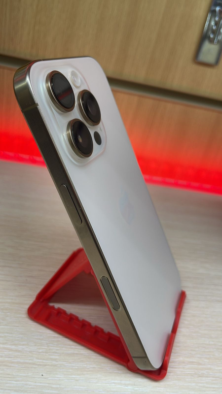 Мобильный телефон Apple iPhone 16 Pro