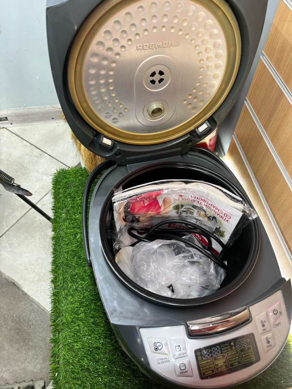 Мультиварка мультиваркка Redmond rmc-fm4520