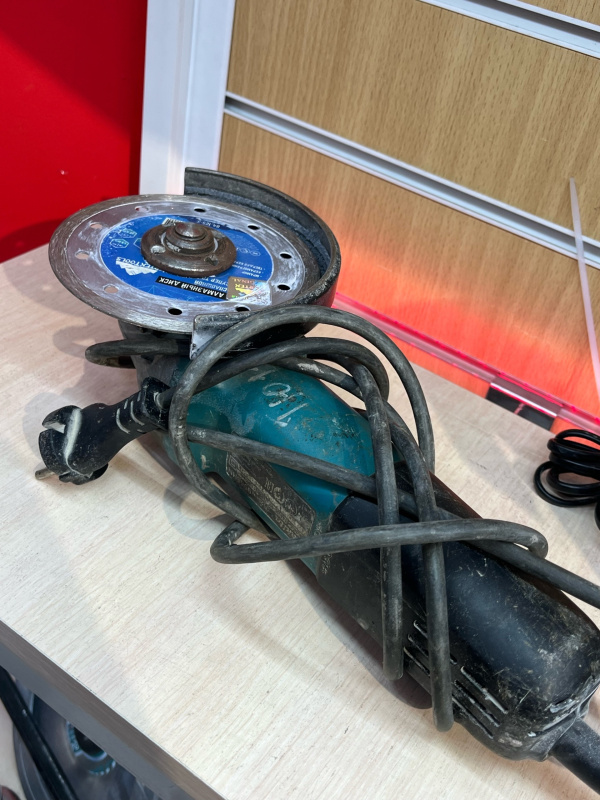 Болгарка  МАКИТА 125