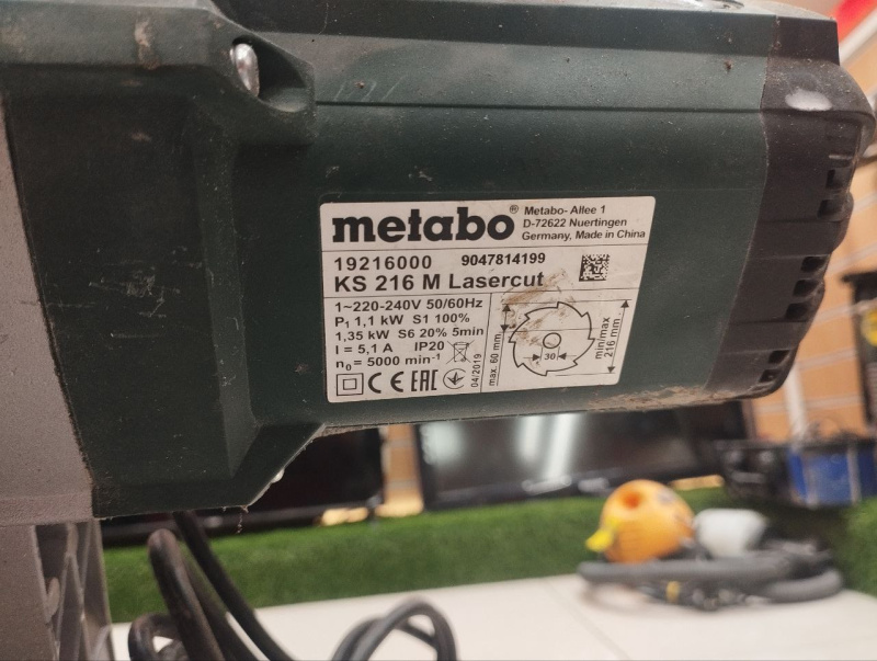 Торцовочная пила Metabo KS 216M