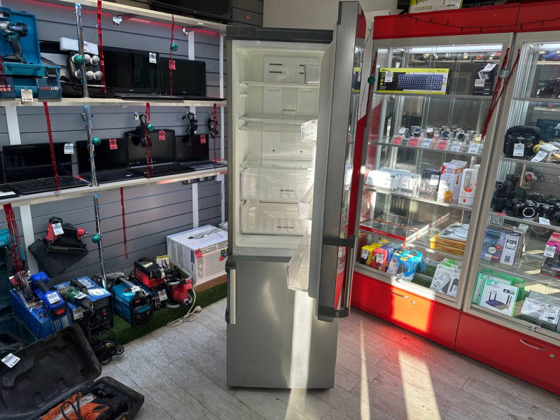 Холодильник Indesit DF 6180 W