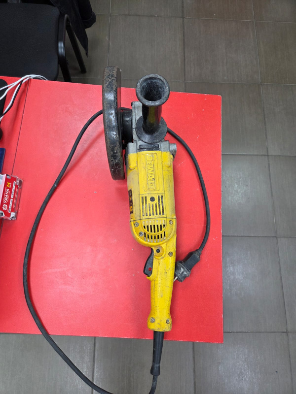 Болгарка Dewalt DWE 490-KS