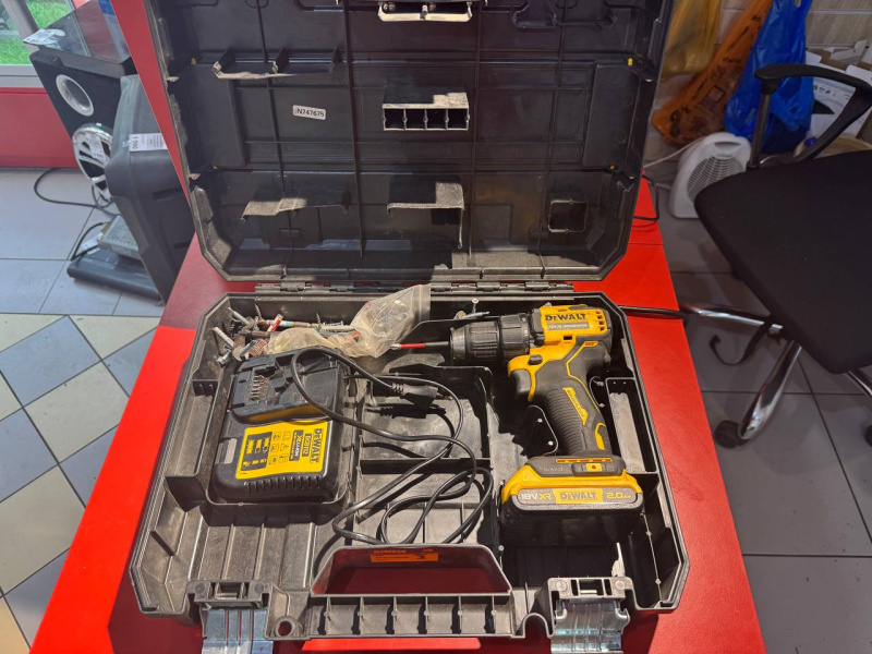 Шуруповерт Dewalt DCD708D2T