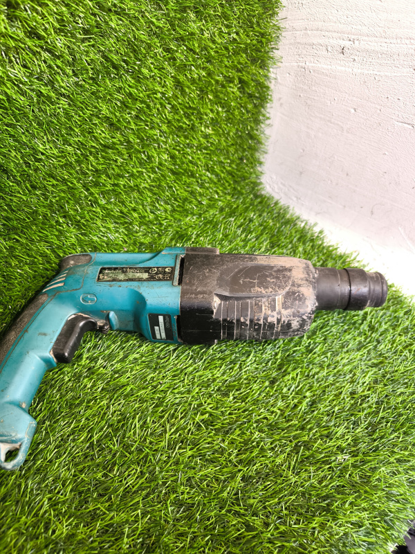 Перфоратор Makita HR2450