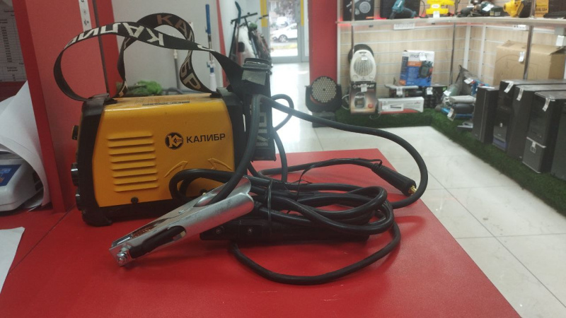 Сварочный аппарат - инвертор ММА Калибр СВИ-200