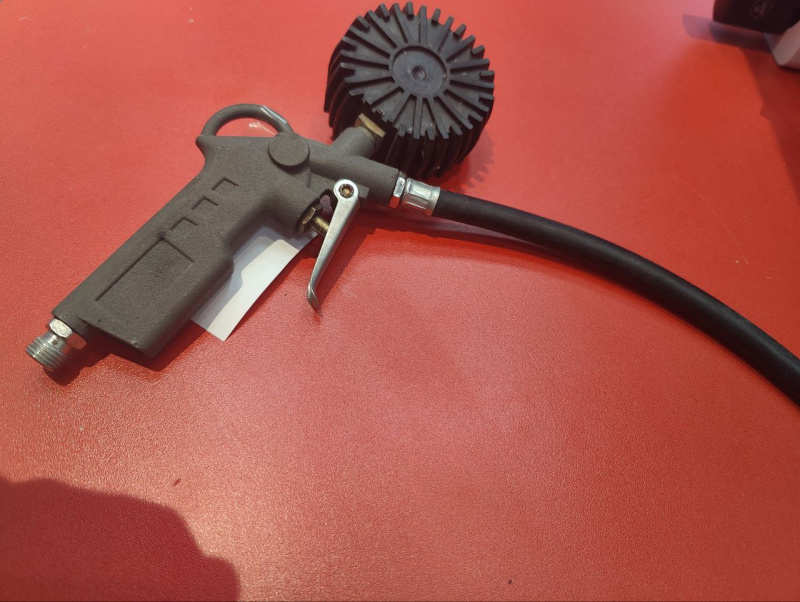 Пневмопистолет для подкачки  .