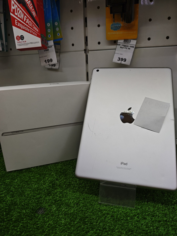 Планшет Apple iPad (9-го поколения) (2021)