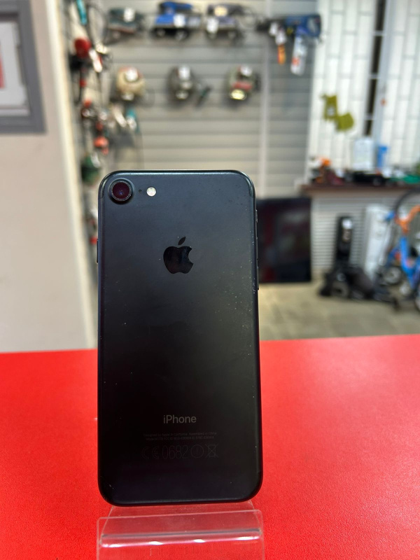 Мобильный телефон Apple iPhone 7