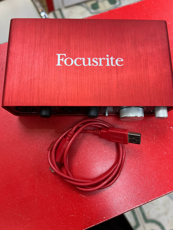 Внешняя звуковая карта Focusrite Scarlett 2i2 2nd gen