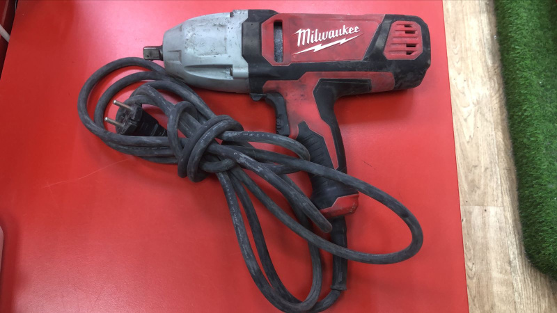 Гайковерт Milwaukee IPWE 400 R