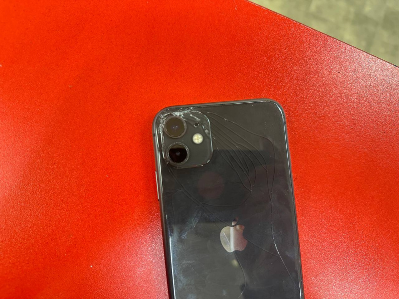 Мобильный телефон Apple iPhone 11