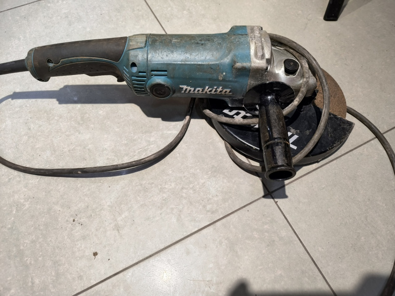 Болгарка Makita GA9050